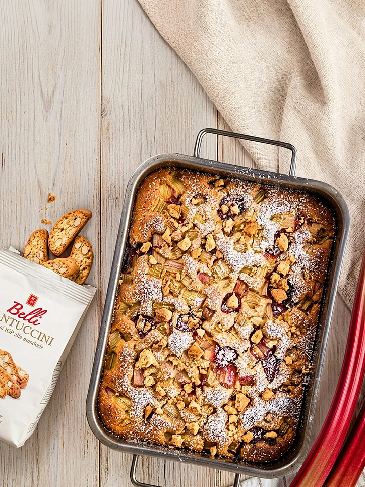 Rhabarber-Blechkuchen mit Cantuccini